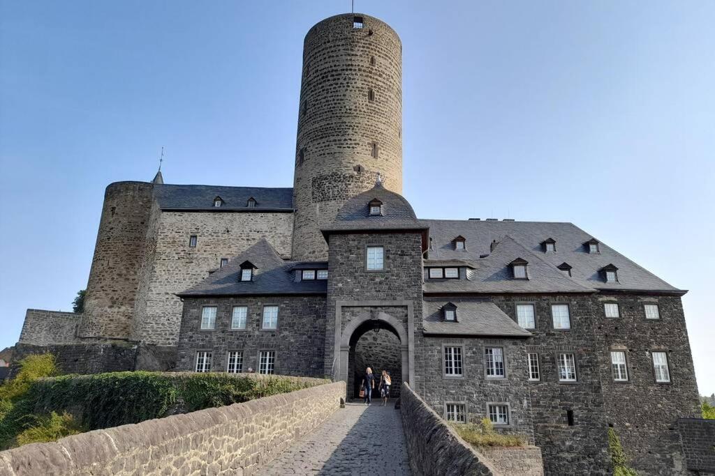 Hinter Burg, Haus Mit Garten Mayen Ngoại thất bức ảnh